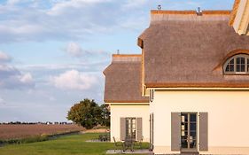 Reetland am Meer - Premium Reetdachvilla mit 2 Schlafzimmern, Sauna und Kamin E11